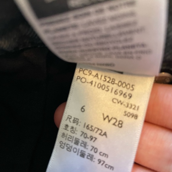 Levi’s signature heritage high rise shorts women’s size 6 W28 black denim short - Picture 5 of 6